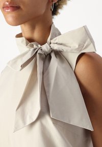 Vero Moda Petite VMSOLONA - Top - pumice stone