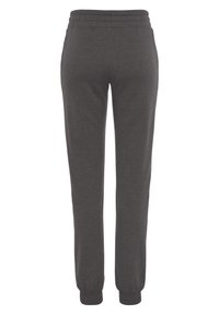 Grau Sweatpants aus weichem Material, ausgestattet mit einem elastischen Bund, schmal zulaufenden Beinen und gerippten Bündchen für einen bequemen Sitz.