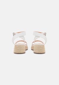 Even&Odd Espadrilky - white