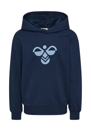 Granatowa bluza z kapturem z jasnoniebieskim, stylizowanym logo pszczoły na środku przodu, posiadająca długie rękawy i kaptur.