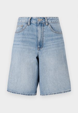 Shorts en denim bleu clair avec taille haute, jambes larges et poches avant. Dotés d'un bouton supérieur et d'une fermeture éclair. Fini vieilli.