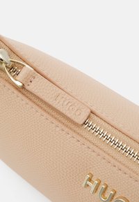 HUGO Chris Sm Hobo R.n. Hobo in Grey | UK