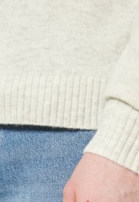 Samsøe Samsøe SYLLI CREW NECK - Camisola - white melange