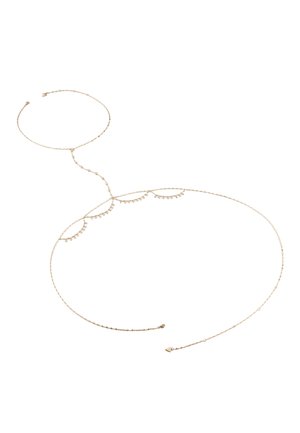 Delikatny złoty łańcuch na ciało z cienkich ogniw, zdobiony małymi koralikami i regulowanym zapięciem, zaprojektowany tak, by opadać na szyję i talię.