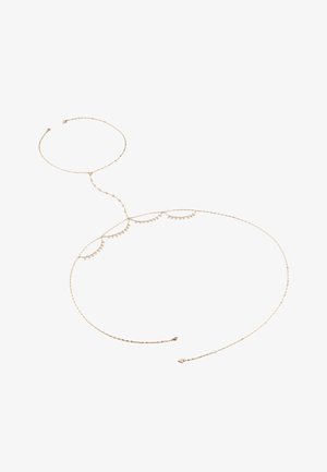 Delicata catena corporea in oro con maglie sottili, con piccoli dettagli a perline e una chiusura regolabile, progettata per adagiarsi su collo e vita.