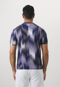 EA7 Emporio Armani TENNIS PRO TEE GRAPHIC - Camiseta deportiva - fancy violet