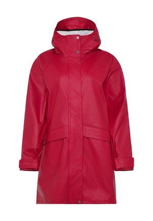Veste imperméable rouge avec capuche, dotée d'une texture lisse, de fermetures à bouton-pression et de deux poches avant. Conçue pour un usage en extérieur.