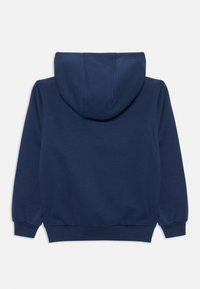 Felpa con cappuccio blu navy, dal texture morbido, con polsini e orlo a coste. Presenta un cappuccio ampio e un design minimalista, senza grafiche.