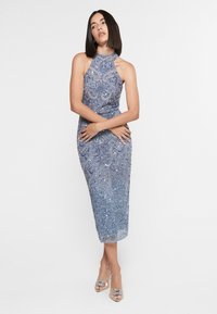 BEAUUT EMBELLISHED SEQUINS MIDI - Koktejlové šaty / šaty na párty - powder blue