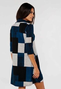 Apricot BLOCK SWING - Jerseyklänning - teal