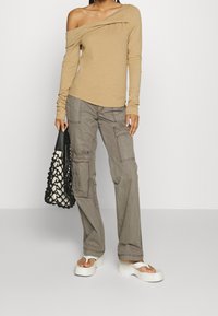 Free People Långärmad tröja - beige