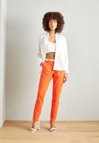 Esprit MIT GÜRTEL - Chinos - bright orange