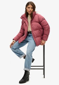 Superdry & Co PUFFER - Chaqueta de invierno - roan rouge burgundy