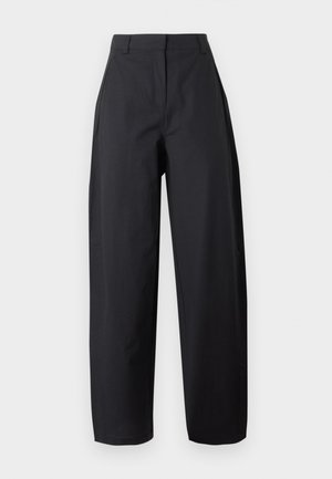 Pantalon noir taille haute à jambes larges avec poches avant et passants de ceinture, présenté sur un fond clair uni.