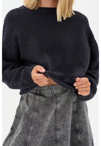 My Essential Wardrobe Stickad tröja - dark blue