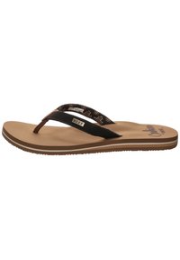 Brune flip-flop med teksturert svart stropp, som har et mønstrete tekstiloverlegg, en beige polstret såle og en subtil hvit aksentlinje.