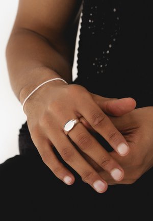 Common Lines, CUSHION RING - Anillo - silver-coloured
