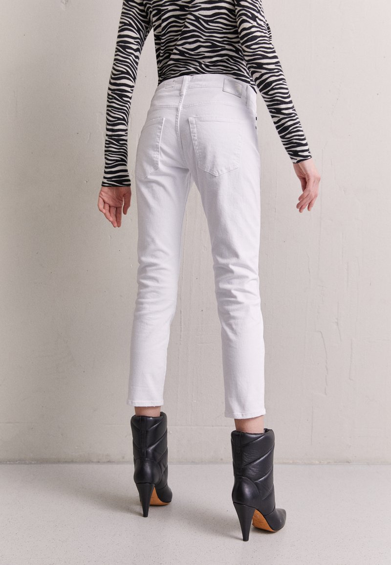 AG Jeans - EX BOYFRIEND - Liibuvad teksad - white, Suurenda