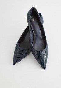 Next FOREVER COMFORT KITTEN COURT REGULAR/WIDE FIT - Klasiski papēži - navy blue