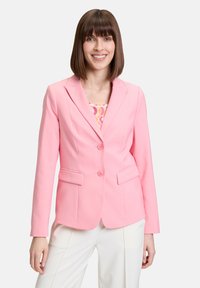 Roze blazer met een strak ontwerp, twee knopen en twee voorzakken. Gladde textuur, gestructureerde revers en een op maat gemaakte silhoeet.