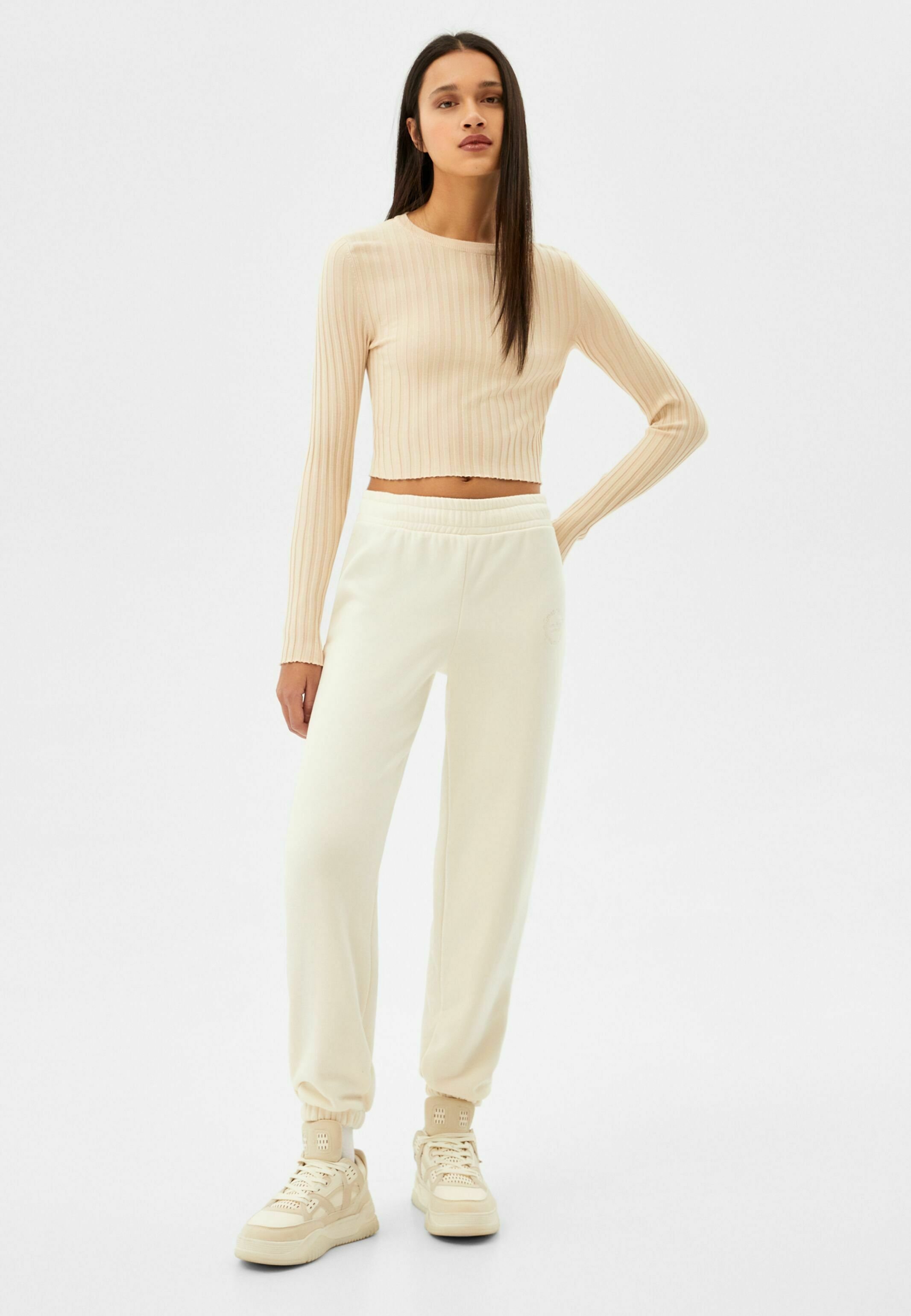 Bershka PLÜSCH - Pantaloni sportivi - beige - Zalando.it