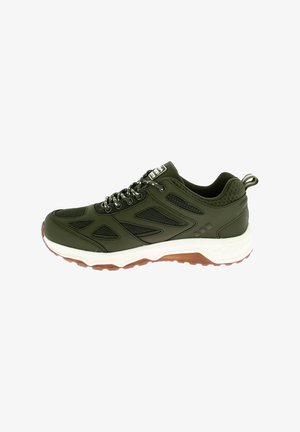 Baskets de sport vert olive avec panneaux en mesh noir, semelle intermédiaire blanche, semelle extérieure marron, fermeture à lacets et col rembourré avec languette au talon.