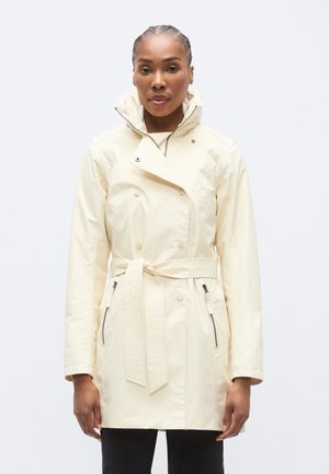 Gaiši bēšs ūdensizturīgs jaku ar strukturētu dizainu, dubultā rindu priekšpusi, regulējamu jostasvietu un sānu kabatām ar rāvējslēdzēju.