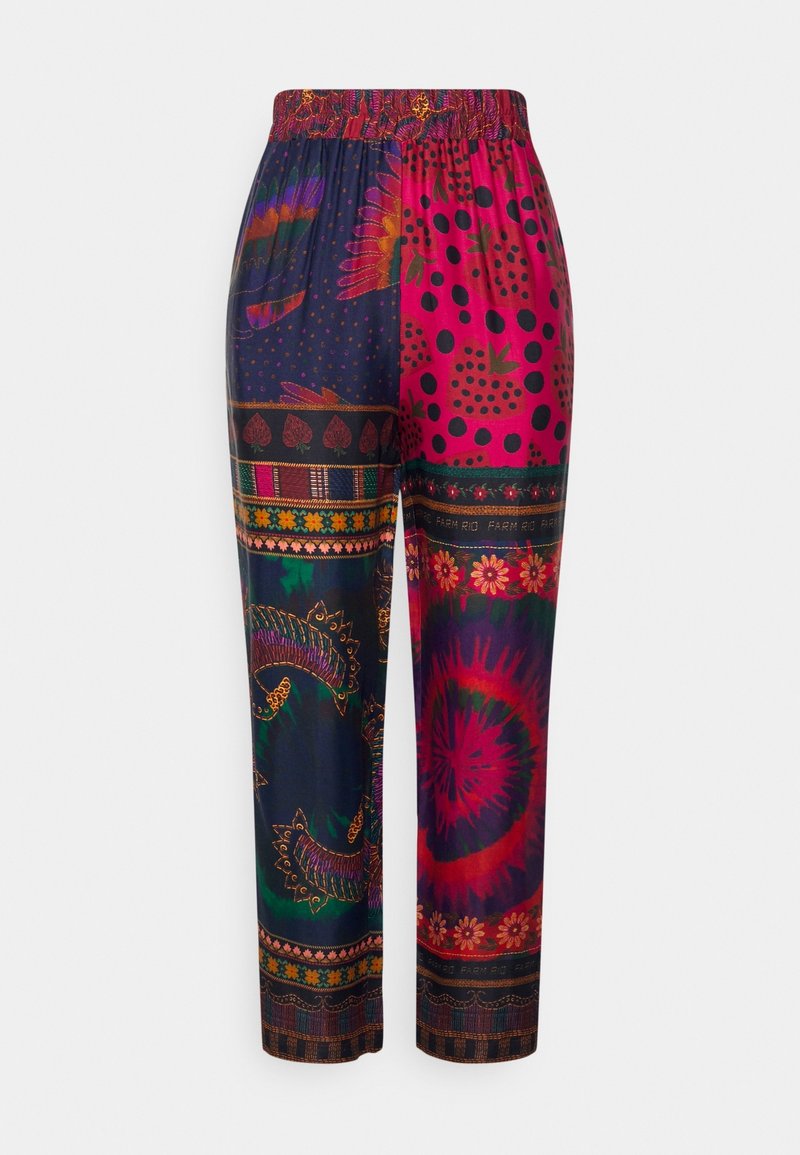 Pantalon patchwork coloré avec ceinture élastique, comportant des motifs floraux, à pois, paisley et tie-dye dans des tons rouges, violets et verts.