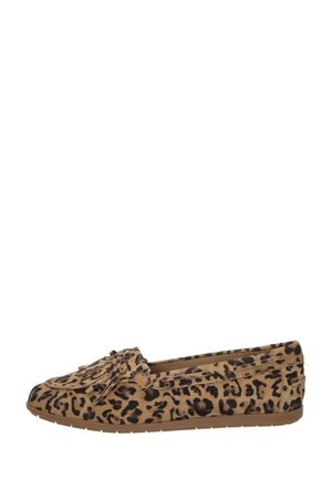 Dames platte loafer met bruin-zwart luipaardprint, franjes op de wreef en rubberen zool, zijaanzicht.