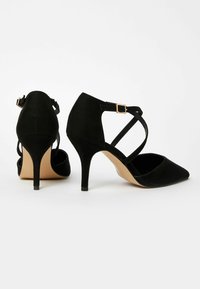 Friends Like These CROSS OVER POINTED MID COURT HEEL. - Klasszikus sarkú cipők - black