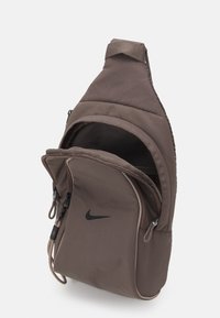 Nike Sportswear SPORTSWEAR ESSENTIALS - Bolsa de cintura - ironstone/black