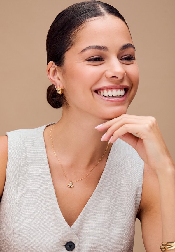 TEXTURED FAN SMALL HOOP - Earrings