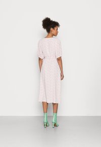 Glamorous WRAP AROUND MIDI DRESS WITH TIE AND SLEEVES - Vestido de dia - pink
