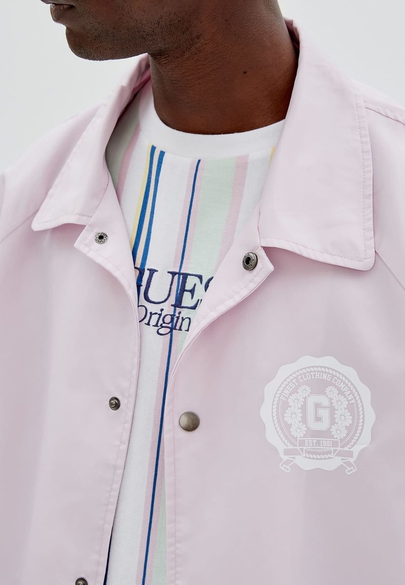 Herren Leichte Jacken | Guess FRONT-LOGO Leichte Jacke violett/lila - EZ25387 Herren Leichte Jacken | Guess FRONT-LOGO Leichte Jacke violett/lila - EZ25387