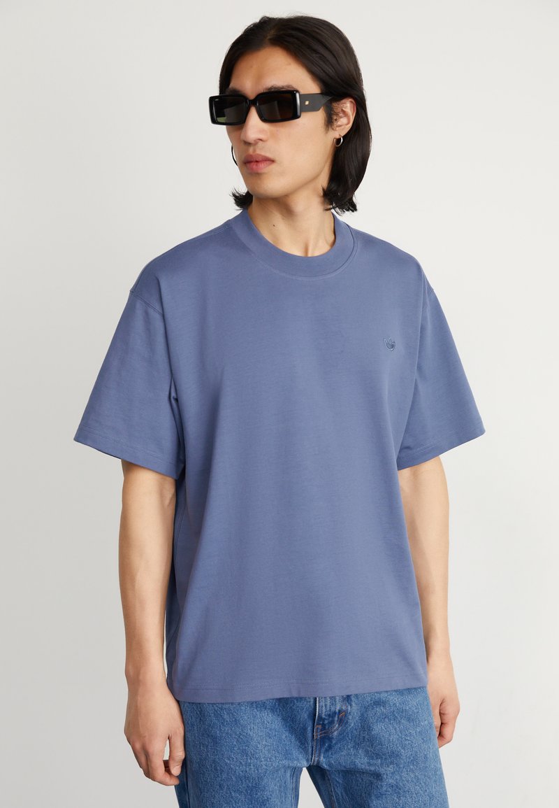 adidas Originals P ESS TEE - Navadna majica - preloved ink