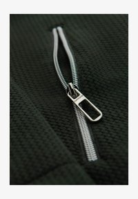 Nevybráno, dark green