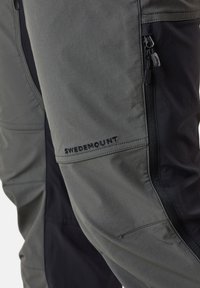 LOFOTEN - Friluftsbyxor - black sage green