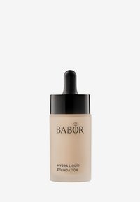 Babor Hydra Liquid Foundation i en frostad glasflaska med ett svart pipettlock; har minimal varumärkesprofil och neutral färg på vätskan.