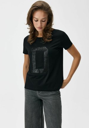 - T-shirt z nadrukiem