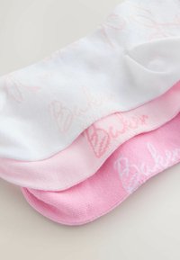 Tre paia di calze nei colori bianco e rosa, realizzate in morbido cotone. Presentano un design del logo sottile in un motivo tono su tono.