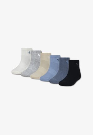 Lot de six paires de chaussettes en mélange de coton ; couleurs : blanc, gris clair, beige, bleu clair, bleu foncé et noir ; texture côtelée avec détail logo.