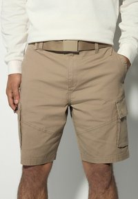 REGULAR FIT BELTED CARGO - Šortai - stone