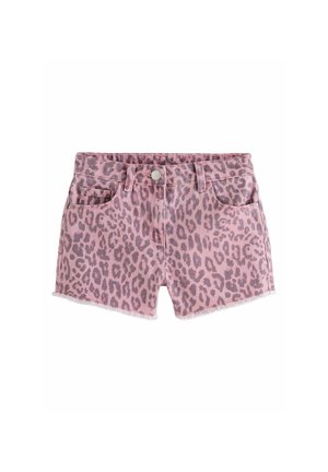 Pink denimshorts med frynser i kanten med mørkt leopardtryk, forreste knap, bæltestropper og to forlommer.