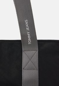 Tommy Jeans SURPLUS TOTE UNISEX - Bolso shopping - black