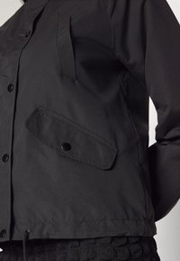 Vero Moda VMSIRI SHORT PARKA JACKET - Ljetna jakna - black
