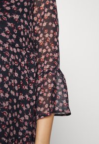 Vero Moda Petite VMKAY 3/4 SHORT DRESS - Vestido de dia - navy blazer