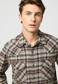 Wrangler WESTERN  - Camicia - rich black