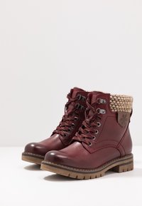 Marco Tozzi Snørestøvletter - dark red