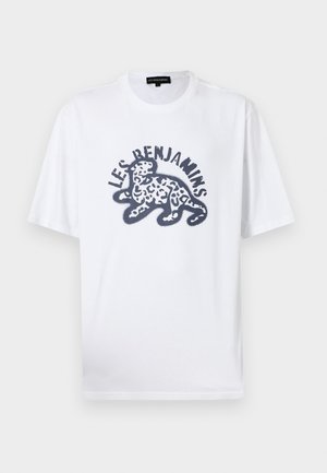 White cotton t-shirt featuring a navy leopard graphic and text "LES BENJAMINS" in a circular arrangement, round neckline, and short sleeves.