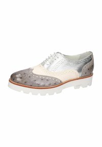Tofarvet brogue sko med en grå læder tå, cremet overdel og metalisk sølvdetaljer. Har en tekstureret overflade og en hvid chunky sål.